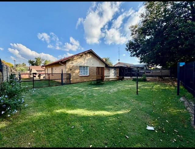 6 BEDROOM HOUSE FOR SALE IN VANDERBIJLPARK CE 2